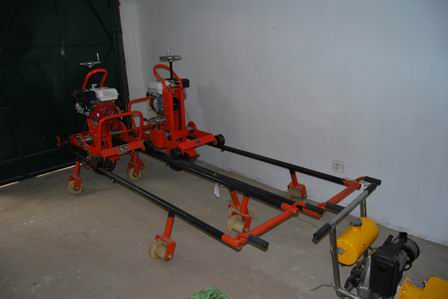 測速儀、鋼軌探傷儀、仿形打磨機、內燃道岔打磨機、液壓搗固機、道岔液壓搗固機、內燃手持式搗固鎬、移動式氣壓焊設備、液壓起道器、液壓撥道器、液壓起撥道機、切軌機、鉆孔機、鋼軌拉伸器、軌縫調整器